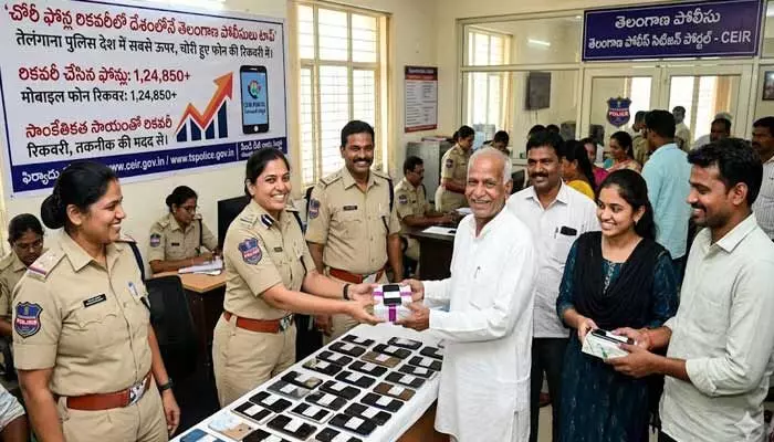 చోరీ ఫోన్ల రికవరీలో దేశంలోనే తెలంగాణ పోలీసులు టాప్ చోరీ ఫోన్ల రికవరీలో దేశంలోనే తెలంగాణ పోలీసులు టాప్