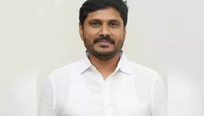 పూడి శ్రీహరికి సుప్రీం కోర్టులో షాక్.. ముందస్తు బెయిల్కు నో పూడి శ్రీహరికి సుప్రీం కోర్టులో షాక్.. ముందస్తు బెయిల్కు నో