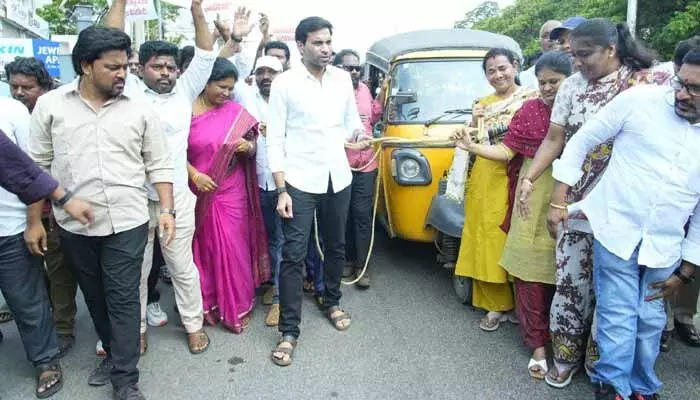 ఏపీలో ఇంధన కొరత..! కూటమి ప్రభుత్వంపై భగ్గుమన్న వైసీపీ ఏపీలో ఇంధన కొరత..! కూటమి ప్రభుత్వంపై భగ్గుమన్న వైసీపీ