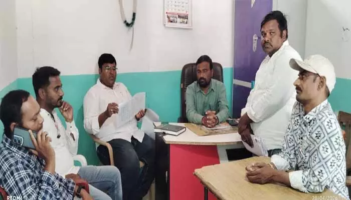 తొలగించిన జాబ్ కార్డులపై విజిలెన్స్ అధికారుల విచారణ తొలగించిన జాబ్ కార్డులపై విజిలెన్స్ అధికారుల విచారణ