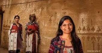 ఫ్యాషన్ రన్వేపై ఆదివాసీ నేత కళ ఫ్యాషన్ రన్వేపై ఆదివాసీ నేత కళ
