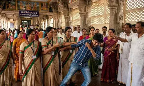 ఇంద్రకీలాద్రిపై మహిళల బాత్రూంలోకి చొరబడి వీడియోలు తీసిన యువకుడు!