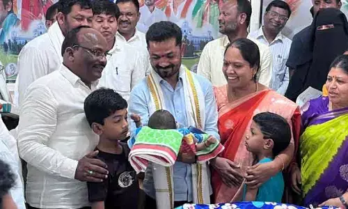 అనాథ బాలుడికి ఎమ్మెల్యే అండ