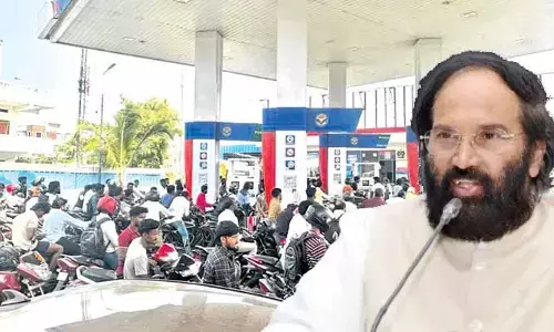 పెట్రోల్, డీజిల్ సరఫరాపై ఆందోళన వద్దు: మంత్రి ఉత్తమ్ కీలక ప్రకటన