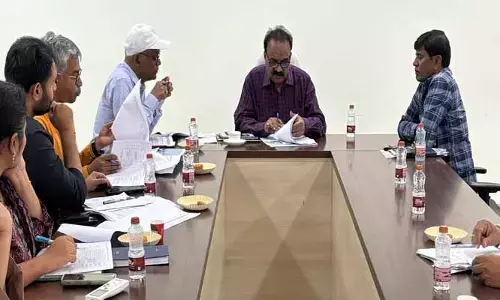 అభివృద్ధి పనులు వేగవంతంగా పూర్తి చేయాలి : జోనల్ కమిషనర్ శ్రీనివాస్ రెడ్డి
