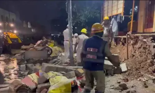 బెంగళూరులో భారీ వర్షాలు.. ప్రహరీ గోడ కూలి ఏడుగురు మృతి