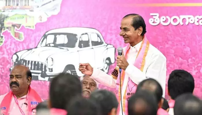 మహిళా శక్తికి కేసీఆర్ జై.. ఇందిరా, సోనియా, ప్రియాంకలపై ప్రశంసల జల్లు! మహిళా శక్తికి కేసీఆర్ జై.. ఇందిరా, సోనియా, ప్రియాంకలపై ప్రశంసల జల్లు!