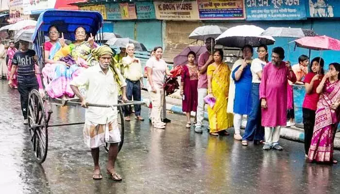 బెంగాల్ ఎన్నికల్లో ఓటర్ల సునామీ.. రెండో దశలో 89.99 శాతం పోలింగ్ నమోదు బెంగాల్ ఎన్నికల్లో ఓటర్ల సునామీ.. రెండో దశలో 89.99 శాతం పోలింగ్ నమోదు