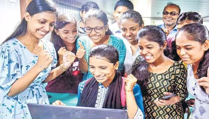 పదో తరగతి ఫలితాల్లో సత్తా చాటిన మేడ్చల్ జిల్లా పదో తరగతి ఫలితాల్లో సత్తా చాటిన మేడ్చల్ జిల్లా