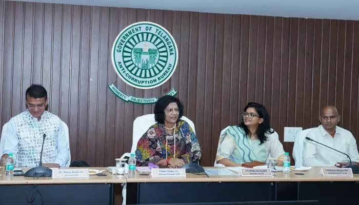 ఏసీబీ డీజీ చారు సిన్హా మార్క్.. తొలి త్రైమాసికంలోనే రికార్డు స్థాయిలో కేసులు ఏసీబీ డీజీ చారు సిన్హా మార్క్.. తొలి త్రైమాసికంలోనే రికార్డు స్థాయిలో కేసులు
