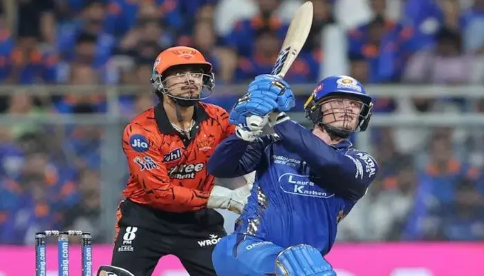 Mumbai Indians: వాంఖడేలో రికెల్టన్ విధ్వంసం.. సన్రైజర్స్కు భారీ టార్గెట్ Mumbai Indians: వాంఖడేలో రికెల్టన్ విధ్వంసం.. సన్రైజర్స్కు భారీ టార్గెట్