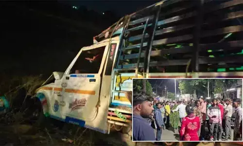 Accident: కారును ఢీకొన్న పికప్ వ్యాన్.. ఏకంగా 15 మంది కూలీలు దుర్మరణం