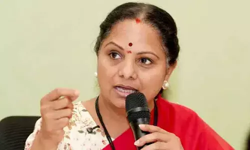 వయసు సడలింపు పేరిట మోసం.. ప్రభుత్వంపై TRS చీఫ్ కల్వకుంట్ల కవిత ఫైర్