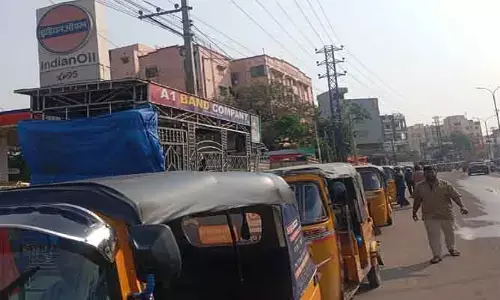 ప్ర‌జ‌ల‌కు త‌ప్ప‌ని ఇంధ‌న తిప్ప‌లు
