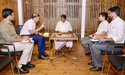 ఉక్కపోతతో ఉక్కిరిబిక్కిరి అవుతున్న ప్రజలు: విద్యుత్ శాఖకు డిప్యూటీ CM కీలక ఆదేశం
