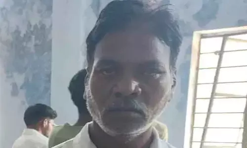 మ‌ద్యం మ‌త్తులో పోలీసుల‌పై దురుసు ప్ర‌వ‌ర్త‌న