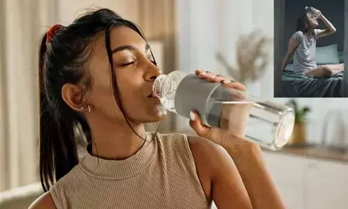 ప్లాస్టిక్ బాటిల్‌‌తో నీళ్లు తాగుతున్నారా? ఈ సమస్య తప్పదు!