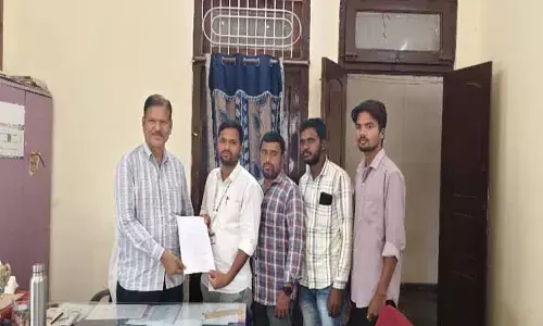 ఇందిరమ్మ ఇల్లు మంజూరు చేయడంలో విఫలమైన గ్రామ అధికార యంత్రాంగం