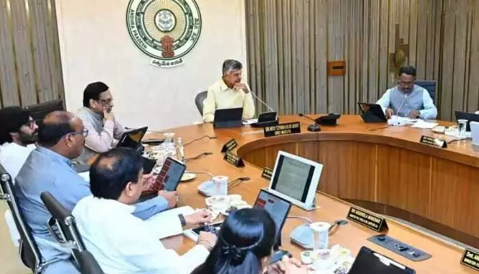 సీఎం అధ్యక్షతన కాసేపట్లో కేబినెట్ సమావేశం... కీలక అంశాలపై చర్చ సీఎం అధ్యక్షతన కాసేపట్లో కేబినెట్ సమావేశం... కీలక అంశాలపై చర్చ