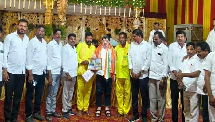 నూతన ఆలయం ప్రారంభోత్సవానికి మంత్రికి ఆహ్వానం నూతన ఆలయం ప్రారంభోత్సవానికి మంత్రికి ఆహ్వానం