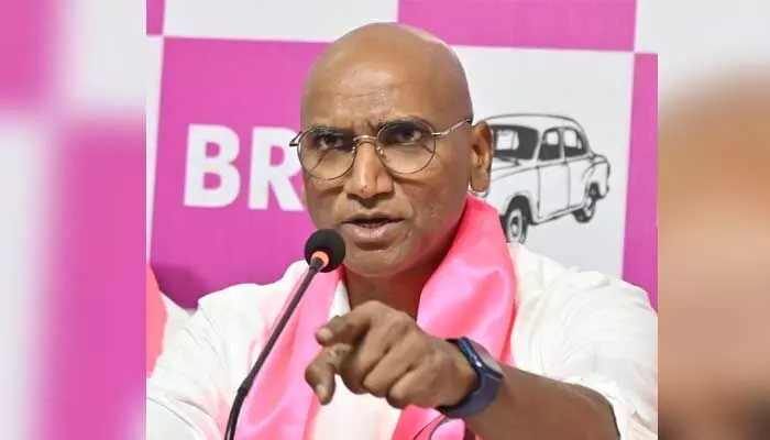 ఫోన్ ట్యాపింగ్ కేసు: లేని ఆధారాలు సృష్టించి, ఇరికించాలని ప్రయత్నం.. ఆర్ఎస్ ప్రవీణ్ హాట్ కామెంట్స్ ఫోన్ ట్యాపింగ్ కేసు: లేని ఆధారాలు సృష్టించి, ఇరికించాలని ప్రయత్నం.. ఆర్ఎస్ ప్రవీణ్ హాట్ కామెంట్స్