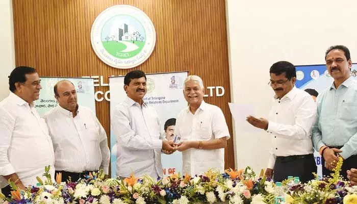 అక్రెడిటేషన్లే కాదు.. జర్నలిస్టులకు మంత్రి పొంగులేటి మరో గుడ్న్యూస్ అక్రెడిటేషన్లే కాదు.. జర్నలిస్టులకు మంత్రి పొంగులేటి మరో గుడ్న్యూస్