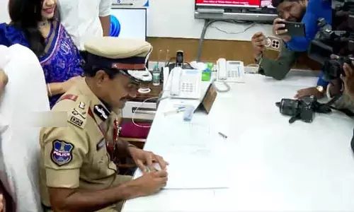డీజీపీగా బాధ్యతలు స్వీకరించిన సీవీ ఆనంద్.. సంస్కరణల సారథికి పోలీసుల గౌరవ వందనం