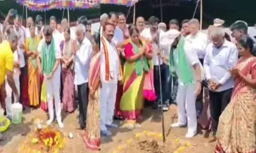 అమరావతిలో బసవతారకం సేవలు.. పలుగు, పార పట్టి పనులు ప్రారంభించిన బాలకృష్ణ