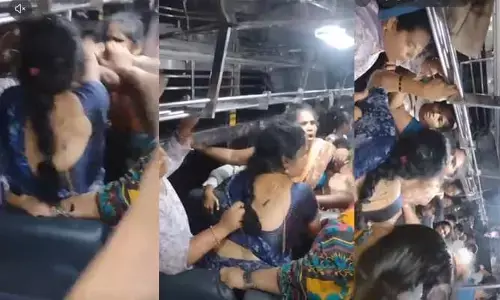 ఆర్టీసీ బస్సులో దారుణంగా కొట్టుకున్న మహిళలు.. సీటు కోసమేనా ఈ రచ్చ?