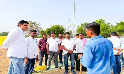 ప్రభుత్వం వరి పంటకు గిట్టుబాటు ధర కల్పించాలి : బీఆర్ఎస్ రాష్ట్ర నాయకుడు విజిత్ కుమార్