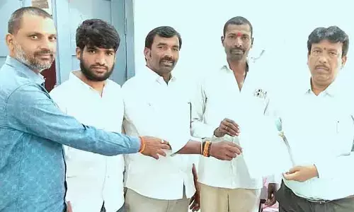 మైనార్టీ శ్మశాన వాటిక, సబ్ స్టేషన్‌కు స్థలం కేటాయించాలని ఎమ్మార్వోకు వినతి