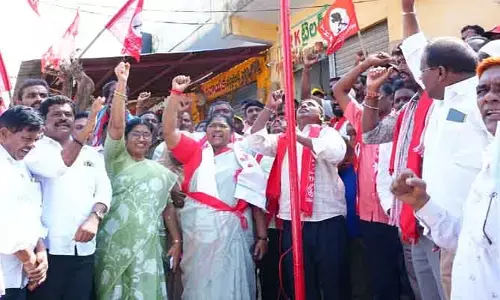 దేశ నిర్మాణంలో కార్మికుల పాత్ర కీలకం : మంత్రి సీతక్క