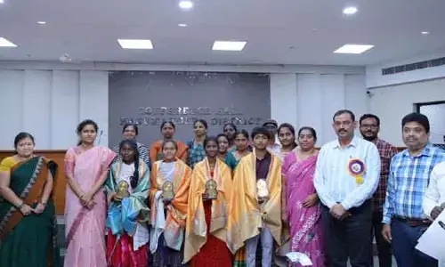 విద్యార్థులు ఉన్నత లక్ష్యాలతో ముందుకు సాగాలి : కలెక్టర్ చాహత్ బాజ్ పాయ్