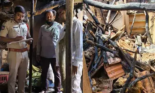 ప్రమాదవశాత్తు పెంకుటిల్లు దగ్ధం..