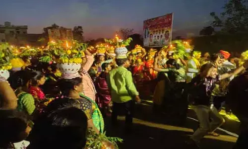 తాడ్వాయిలో వైభ‌వంగా పెద్ద‌మ్మ త‌ల్లి బోనాలు