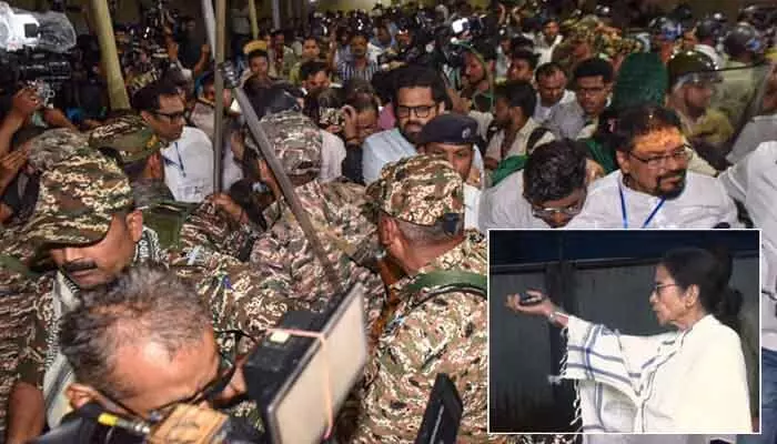 స్ట్రాంగ్ రూమ్ వద్దే 4 గంటల పాటు మమత బెనర్జీ.. రాత్రికి రాత్రే అసలు ఏం జరిగింది..? స్ట్రాంగ్ రూమ్ వద్దే 4 గంటల పాటు మమత బెనర్జీ.. రాత్రికి రాత్రే అసలు ఏం జరిగింది..?