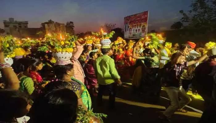 తాడ్వాయిలో వైభవంగా పెద్దమ్మ తల్లి బోనాలు తాడ్వాయిలో వైభవంగా పెద్దమ్మ తల్లి బోనాలు