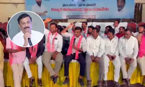 రణరంగంగా మారిన ప్రభుత్వ కార్యక్రమం.. మైకులు నేలకేసి కొట్టిన బీఆర్ఎస్ ఎమ్మెల్యే