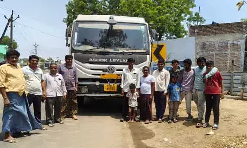 కాచిరాజుగూడెంలో అక్రమ మట్టి తరలింపులపై డీవైఎఫ్‌ఐ ఆందోళన