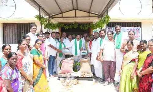 కడ్తాల్‌లో ధాన్యం కొనుగోలు కేంద్రం ప్రారంభం