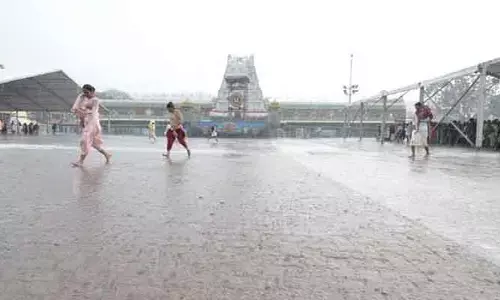 తిరుమలలో భారీ వర్షం.. భక్తుల తీవ్ర ఇబ్బందులు