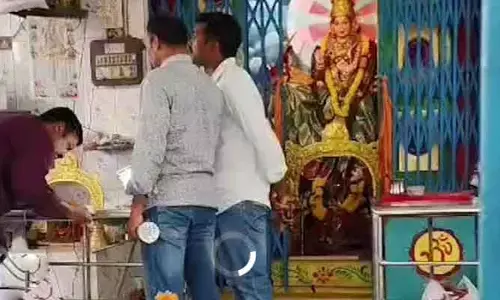 దుర్గాదేవి ఆలయంలో చోరీ.. భారీగా ఆభరణాలు ఎత్తుకెళ్లిన దొంగలు