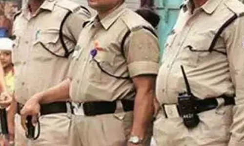 అవినీతి ఆరోపణలు.. ముగ్గురు కానిస్టేబుళ్ల సస్పెన్షన్