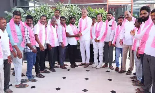 బీఆర్ఎస్‌లో చేరిన కాంగ్రెస్ నాయకులు..