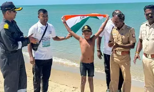 7ఏళ్ల బుడ్డోడు అద్భుతం చేశాడు.. పాక్ జలసంధిని ఈదిన ఇషాంక్ సింగ్