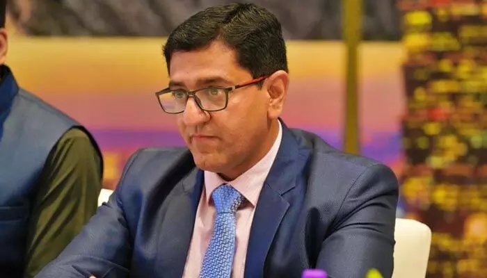 వైద్యశాఖలో ‘సార్ స్టైల్’ దుమారం.. కార్యదర్శి మార్పు ఖాయమా? వైద్యశాఖలో ‘సార్ స్టైల్’ దుమారం.. కార్యదర్శి మార్పు ఖాయమా?