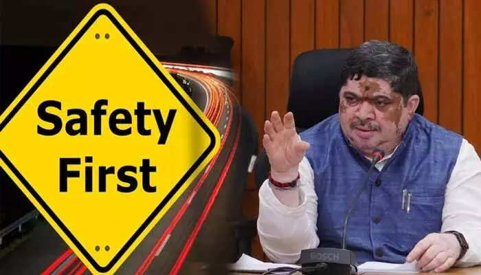 రోడ్డు ప్రమాదాల నివారణకు మంత్రి పొన్నం కీలక ఆదేశాలు రోడ్డు ప్రమాదాల నివారణకు మంత్రి పొన్నం కీలక ఆదేశాలు