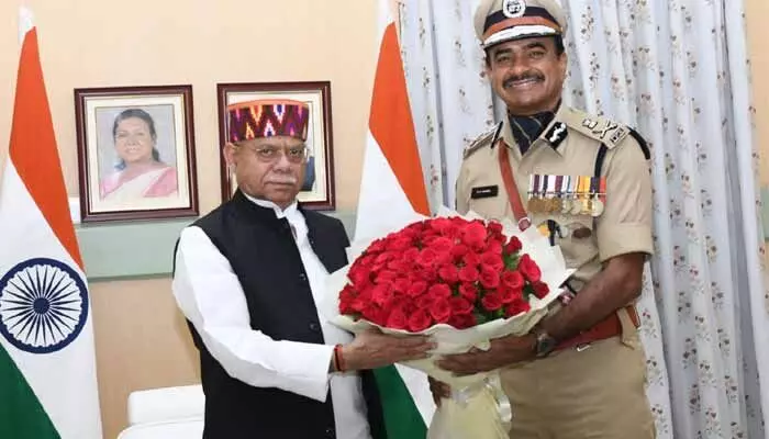 గవర్నర్తో నూతన డీజీపీ సీ.వీ ఆనంద్ భేటీ గవర్నర్తో నూతన డీజీపీ సీ.వీ ఆనంద్ భేటీ
