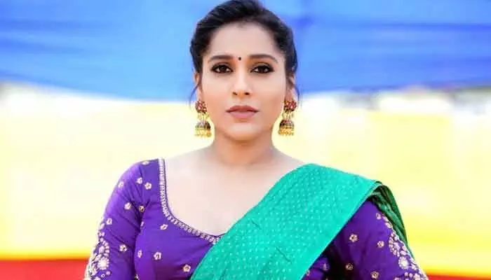 అవమానాలు నాకు కొత్తేమీ కాదు.. దేశద్రోహి అన్నా పోరాటం ఆపనంటూ ట్రోలర్స్కు రష్మీ స్ట్రాంగ్ కౌంటర్ అవమానాలు నాకు కొత్తేమీ కాదు.. దేశద్రోహి అన్నా పోరాటం ఆపనంటూ ట్రోలర్స్కు రష్మీ స్ట్రాంగ్ కౌంటర్