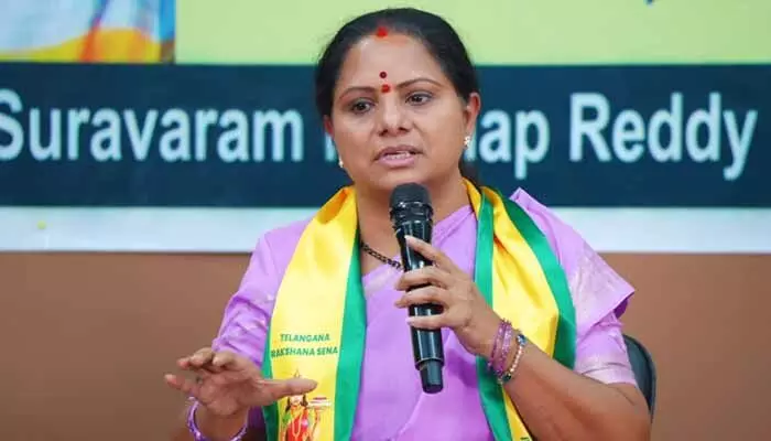 మా నాన్న కేసీఆర్ను నేను తిట్టలేదు.. క్లారిటీ ఇచ్చిన కవిత మా నాన్న కేసీఆర్ను నేను తిట్టలేదు.. క్లారిటీ ఇచ్చిన కవిత